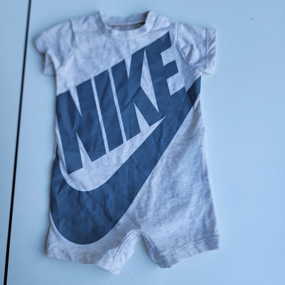 8 Pc Lot Baby Boy Outfit Adorable Sets Bodysuits Nike Bibs Size 3 M